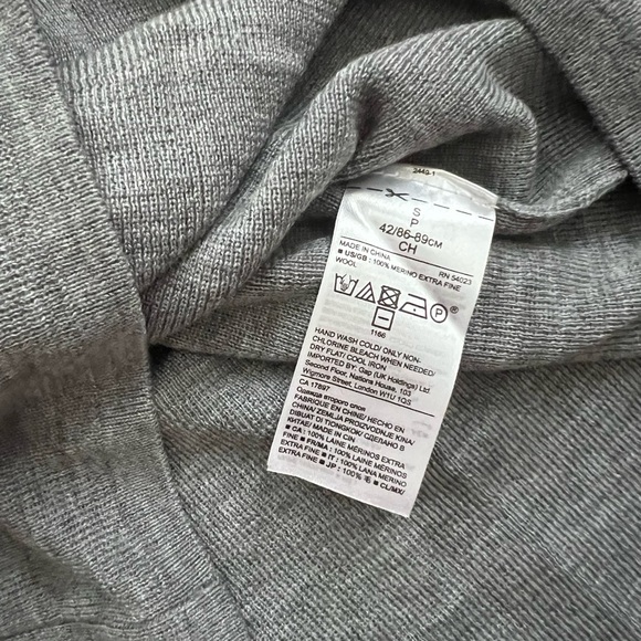 NWOT Banana Republic Grey Merino Wool Sweater - Picture 4 of 8
